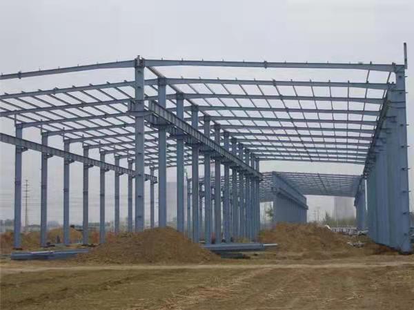 鋼結構的主要特征抗風力型鋼結構工程建筑重量較輕、強度大、總體剛度好、形變能力強